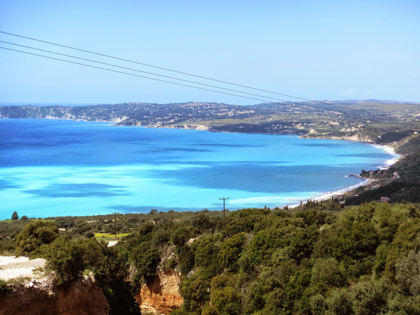 Ξεχασμένος τόπος η παραλία στα Λουρδάτα