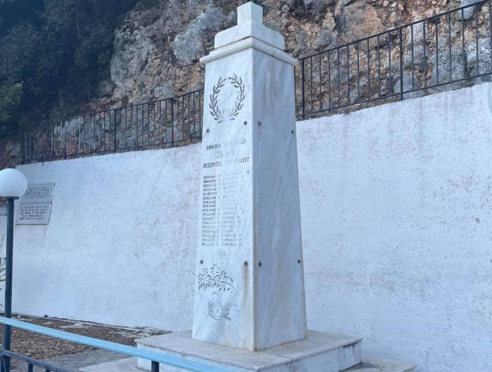 Αργίνια: Τρισάγιο στο μνημείο των πεσόντων