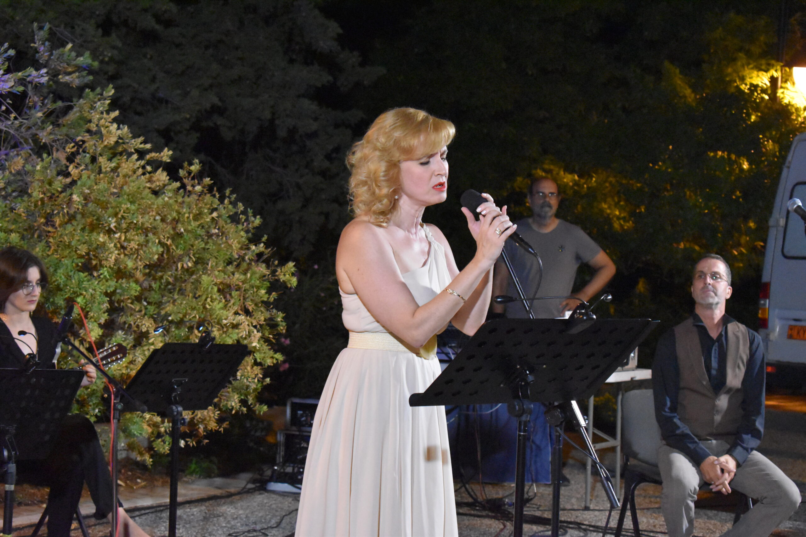 Μαγική βραδιά στον κήπο του Νάπιερ  Εκδήλωση αφιέρωμα στο μεγάλο φιλέλληνα Λόρδο Βύρωνα [εικόνες]