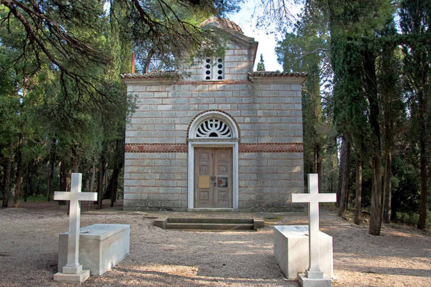 Tatoi_koimhtirio
