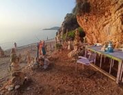 Τόπος έλξης επισκεπτών η “τέχνη της παραλίας” του Πόρου!