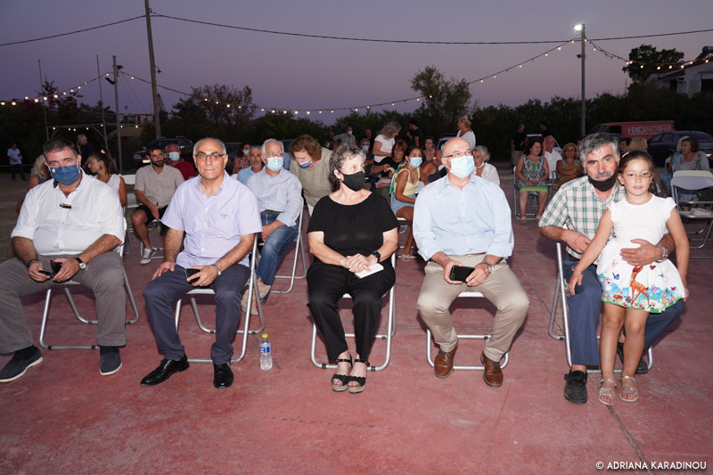 Τρεις σημαντικές προσωπικότητες βραβεύθηκαν στα Μαντζαβινάτα -Δείτε ποιοι είναι μέσα σε 19 καρέ