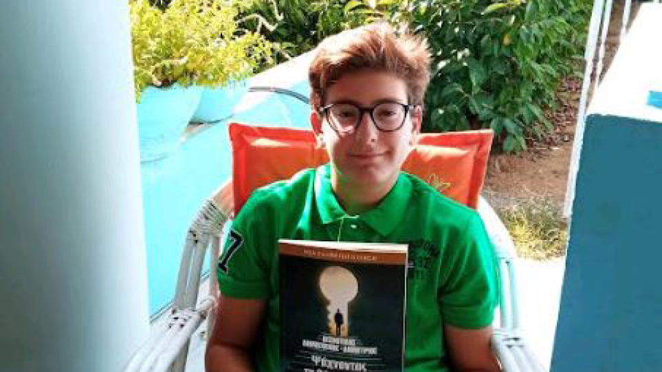 Δημοσθένης Δεσποτίδης: Ο 14χρονος βραβευμένος ποιητής μιλά για την ποιητική του συλλογή