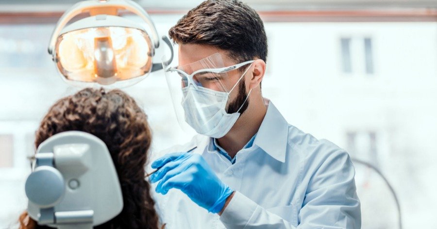 Οδοντίατροι: Αντιδρούν στην υποχρεωτική διενέργεια Rapid Test των ασθενών