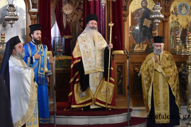 Δοξολογία στη Μητρόπολη για τον εορτασμό του «ΟΧΙ» και του έπους του 1940 [εικόνες]