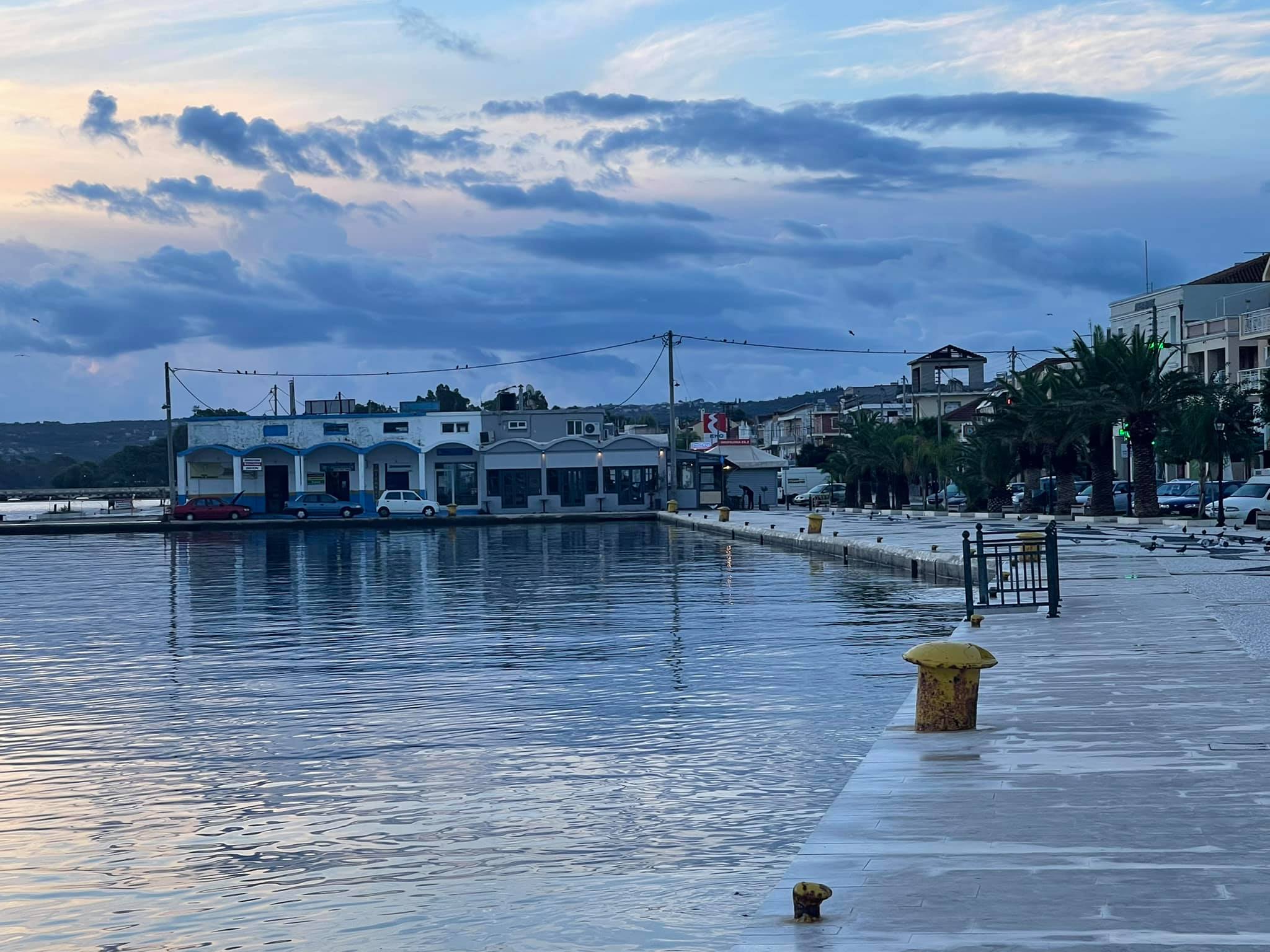 Εικόνες από το βροχερό Αργοστόλι