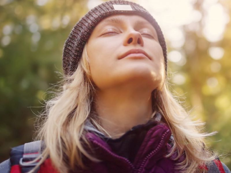 Mindfulness: Με αυτή την «τεχνική» ακόμα και 5 λεπτά αρκούν για να «φορτίσεις τις μπαταρίες» σου