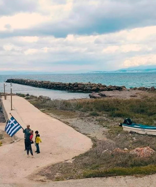 O Tάσος παρέλασε μόνος στο Μαθράκι της Κέρκυρας [εικόνες +βίντεο]