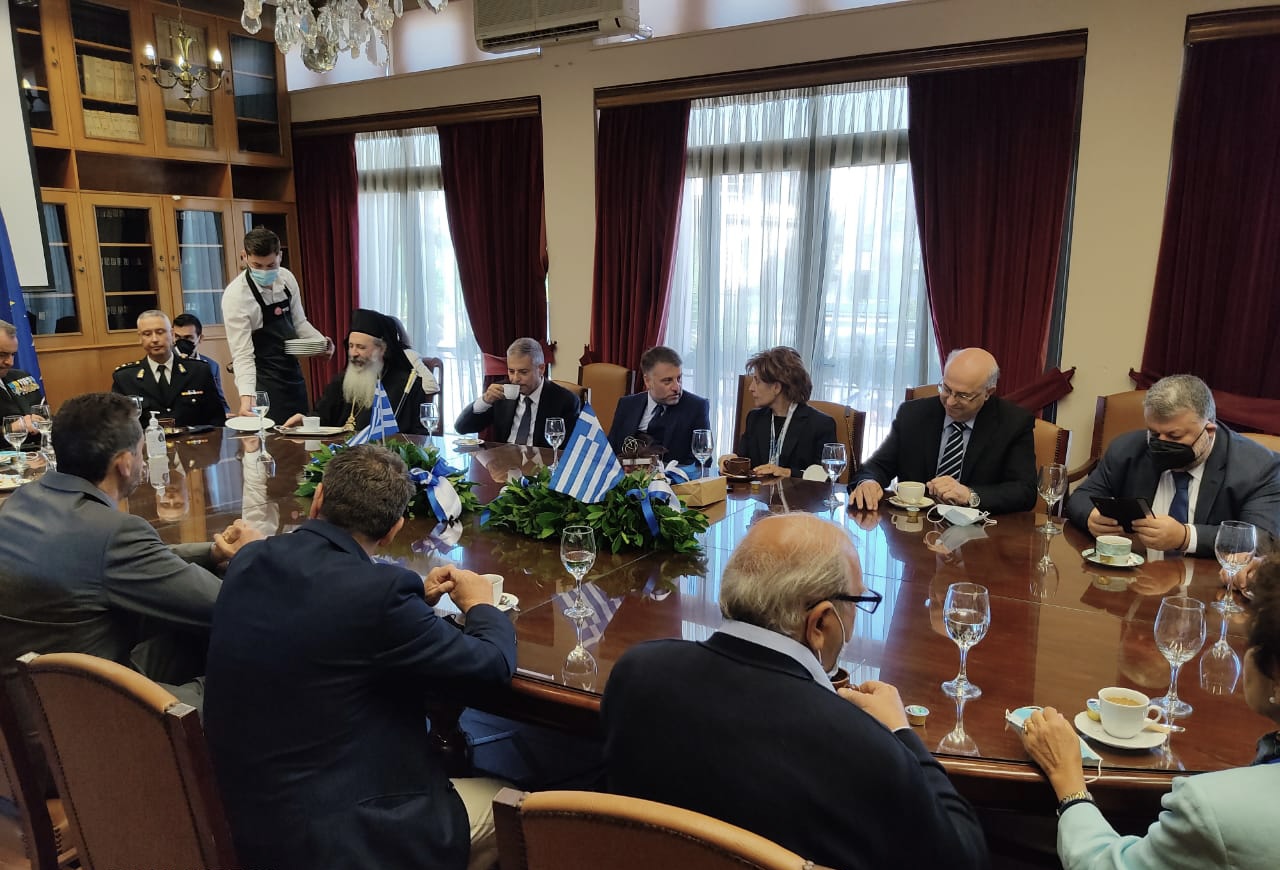 Όλα όσα έγιναν στο Διοικητήριο μετά την παρέλαση -Τα δώρα στην Καλογήρου, τα χαμόγελα και οι ευχές [εικονες]