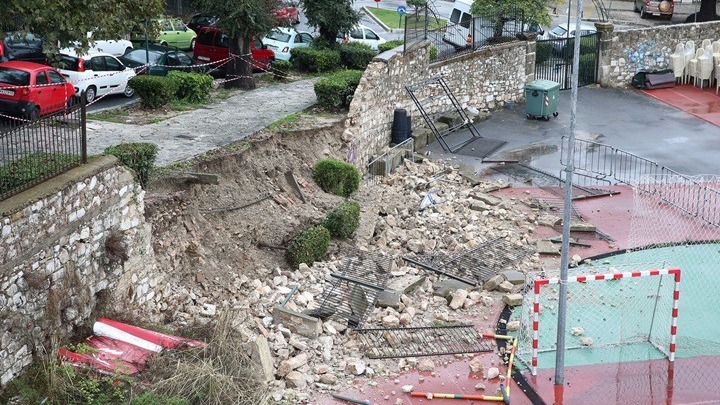 Σε κατάσταση έκτακτης ανάγκης η Κέρκυρα –Απεγκλωβισμοί πολιτών ακόμη και με Super Puma
