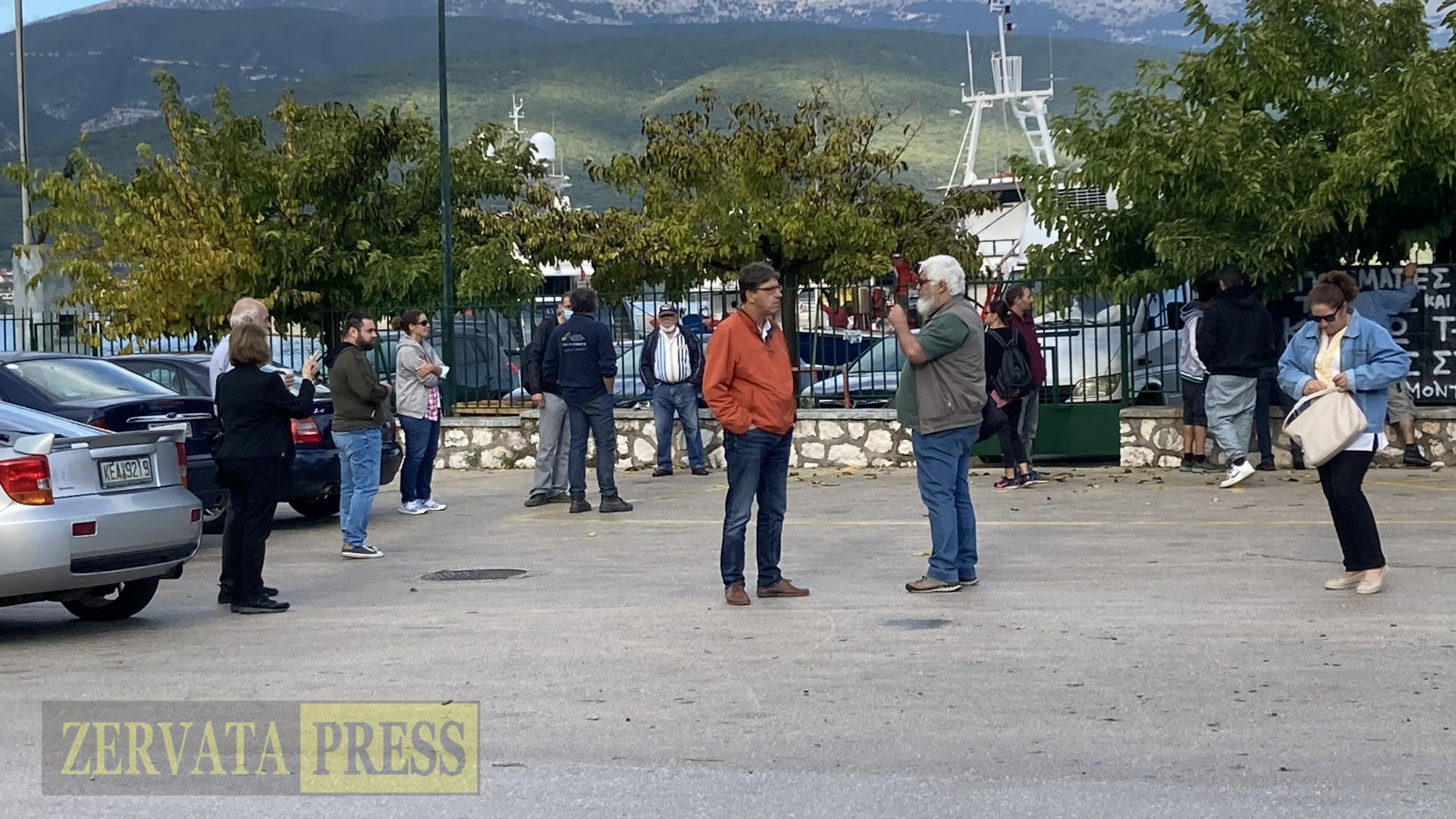 Συγκέντρωση στήριξης στους εγκαλουμένους για τις περσινές κινητοποιήσεις στο λιμάνι Σάμης [εικόνες]