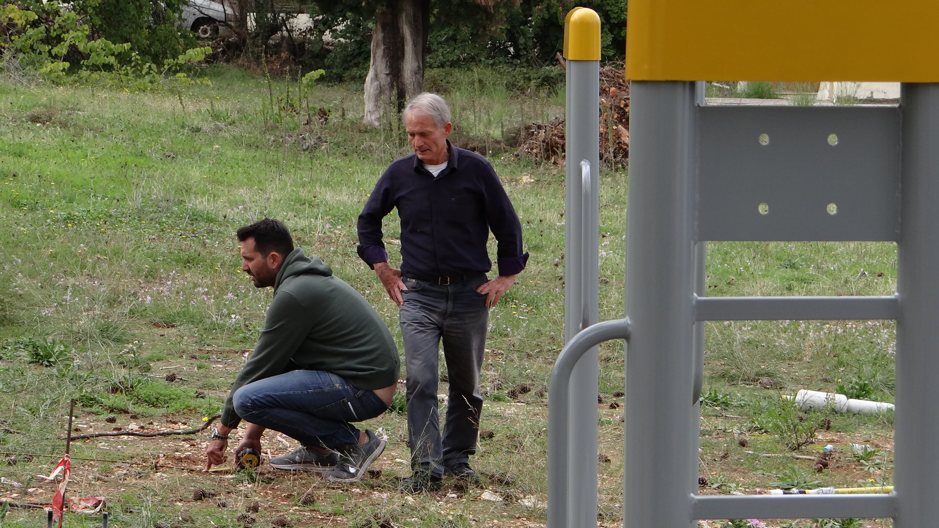 Ξεκίνησε η τοποθέτηση οργάνων γυμναστικής στον Καραβόμυλο [εικόνες]