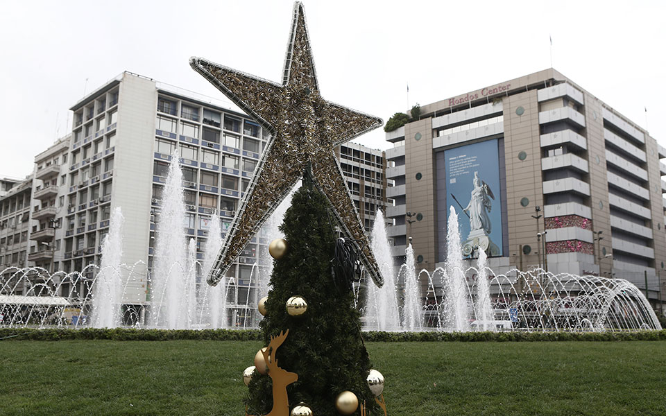 christoygenna-2021-stolistike-to-christoygenniatiko-dentro-sto-syntagma-eikones4