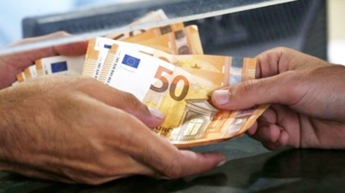 Δάνεια: Κυμαινόμενο ή σταθερό επιτόκιο; Τι επιλέγουν και γιατί, εννέα στους 10 δανειολήπτες