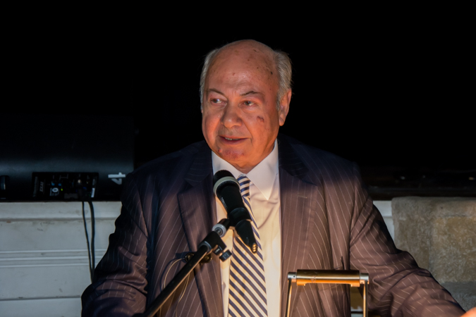 Φωτιές ανάβει στην Κέρκυρα, απών στην Κεφαλονιά ο Παρίσης  Σε αναταραχή η «Ισχυρή Κεφαλονιά»