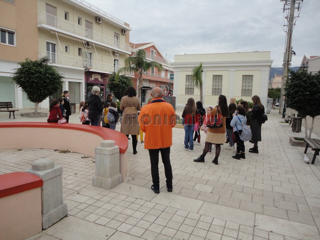 Λίγα λουλούδια από παιδιά Δημοτικού Σχολείου