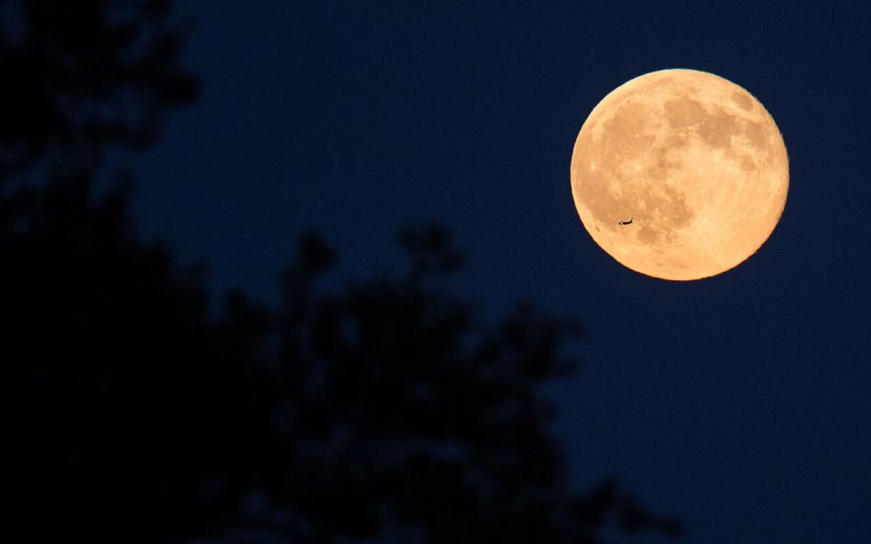 Μερική έκλειψη σελήνης απόψε, η μεγαλύτερη σε διάρκεια του αιώνα