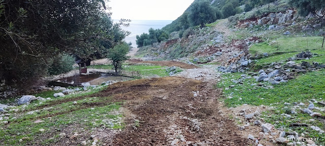 Πόρος: Άμεση παρέμβαση σε αποκατάσταση δρόμου στο Ακρωτήρι [εικόνες]