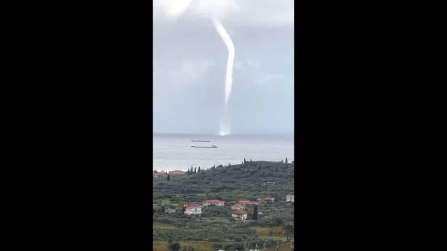 Υδροστρόβιλος στο κόλπο των Αλυκών στη Ζάκυνθο -Θυελλώδεις άνεμοι «σάρωσαν» τη νύχτα το νησί [βίντεο]