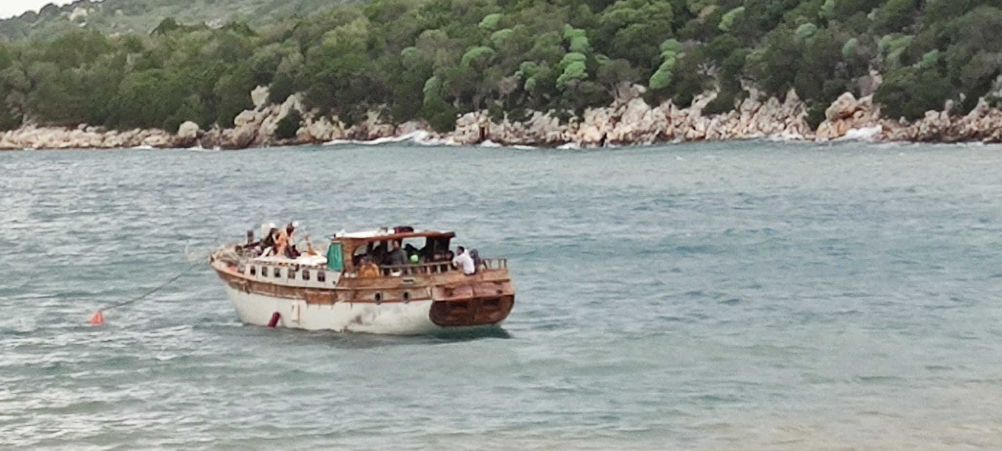 Αναχώρησε το καράβι με τους 50 περίπου μετανάστες από τον Αθέρα  Μυστήριο ο τελικός του περιορισμός [εικόνες]