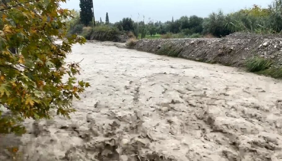 Εικόνες βιβλικής καταστροφής άφησε η κακοκαιρία – Νεκρή μία 50χρονη από την Κατερίνη