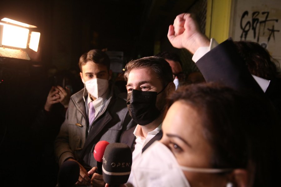 Έτοιμη μεταγραφή από ΣΥΡΙΖΑ για Ανδρουλάκη – Το φλερτ παίρνει «σάρκα και οστά»