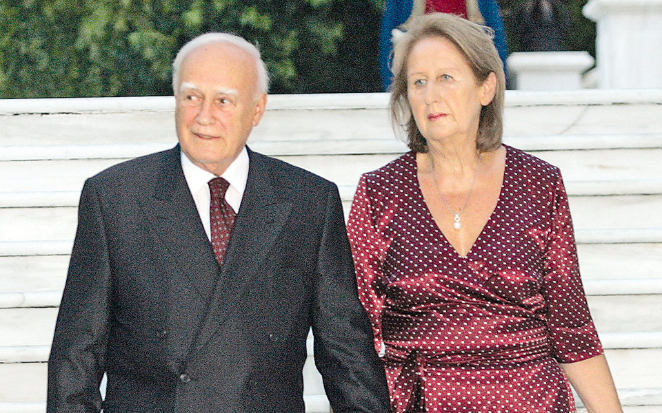 Κάρολος Παπούλιας: Με τιμές αρχηγού κράτους η κηδεία του