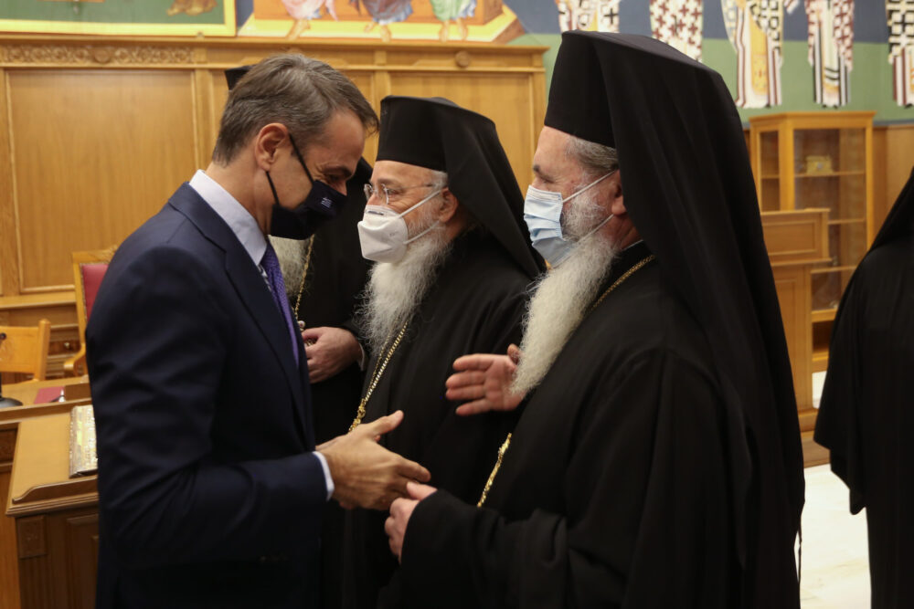 Ο εγκάρδιος χαιρετισμός Μητσοτάκη με τον Μητροπολίτη Δημήτριο  Η πρόσκληση του Δεσπότη να επισκεφθεί την Κεφαλονιά και τα χαμόγελα! [εικόνα]