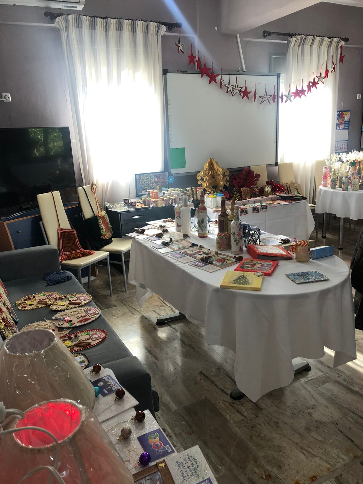 Στελέχη της τοπικής ΝΔ επισκέφθηκαν το Χριστουγεννιάτικο παζάρι του “Υπερίωνα” στο Ληξούρι [εικόνες]