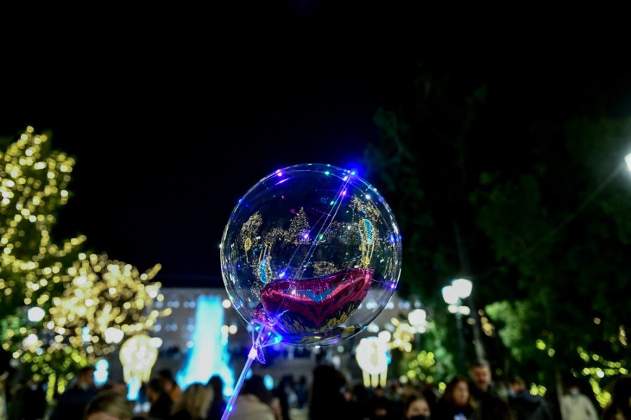 Ξαφνικά νέα μέτρα σε εστιατόρια και μπαρ  Φόβοι και για τα σχολεία μετά τα Χριστούγεννα