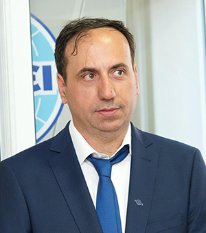 Υδρόγειος-Ασφαλιστική: Ο Μάκης Ραυτόπουλος ευχαριστεί τα κορίτσια του