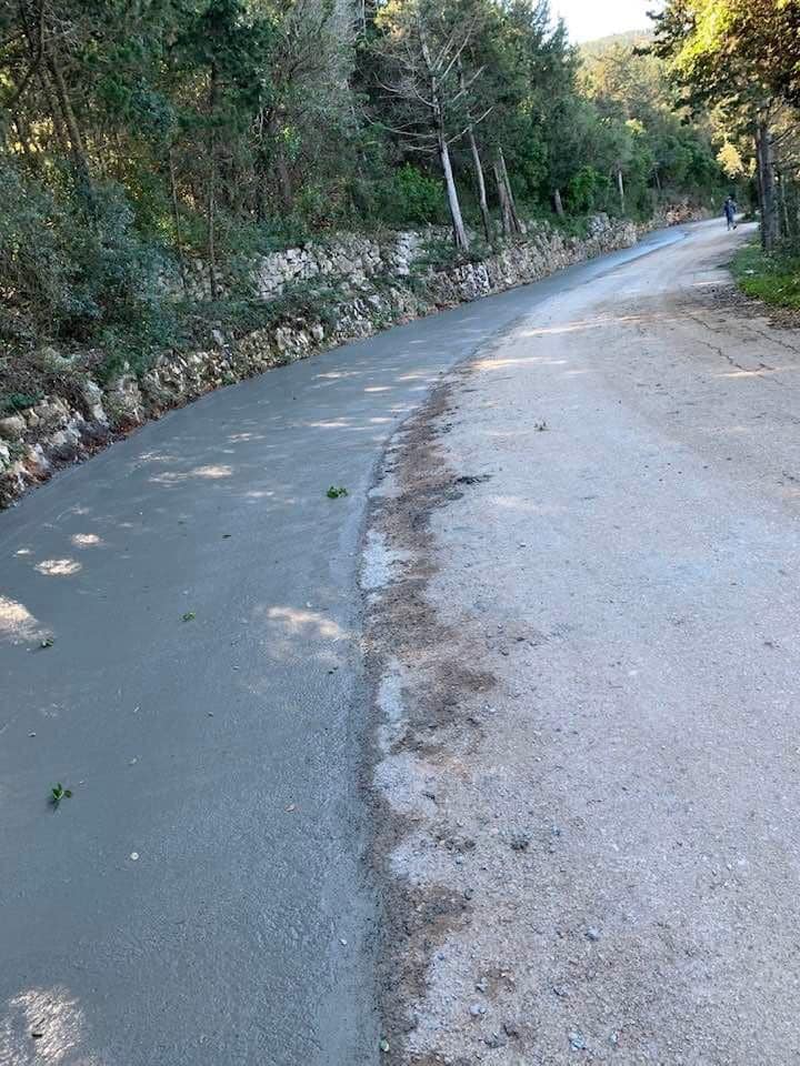Φισκάρδο: Επισκευάζεται ο δρόμος που οδηγεί στη διάσημη παραλία Έμπλυση [εικόνες]