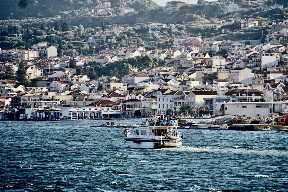 Κεφαλλονίτες: Από πού κρατά η σκούφια τους