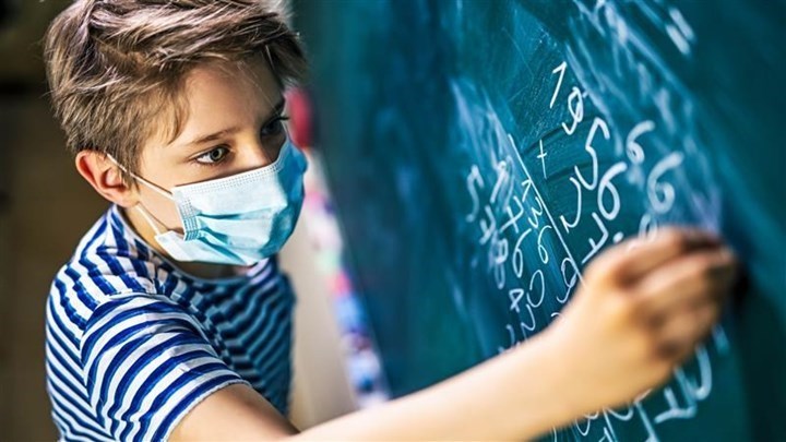 Να παραταθούν οι διακοπές στα σχολεία – Ένα στα 7 παιδιά είναι ενεργό κρούσμα