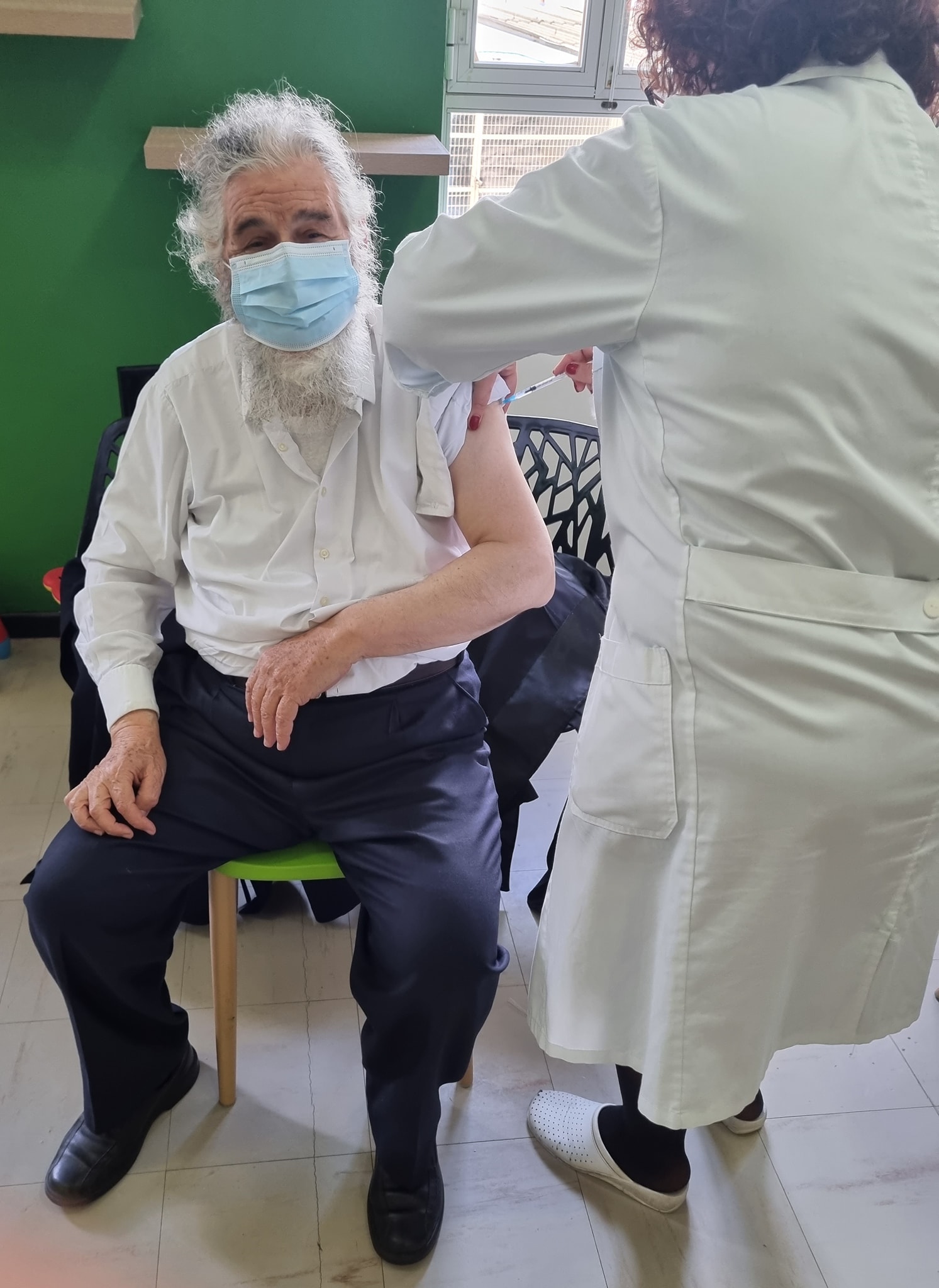Ο Κεφαλλονίτης Δεσπότης Καλύμνου έκανε την τρίτη δόση και στέλνει το δικό του μήνυμα [εικόνα]