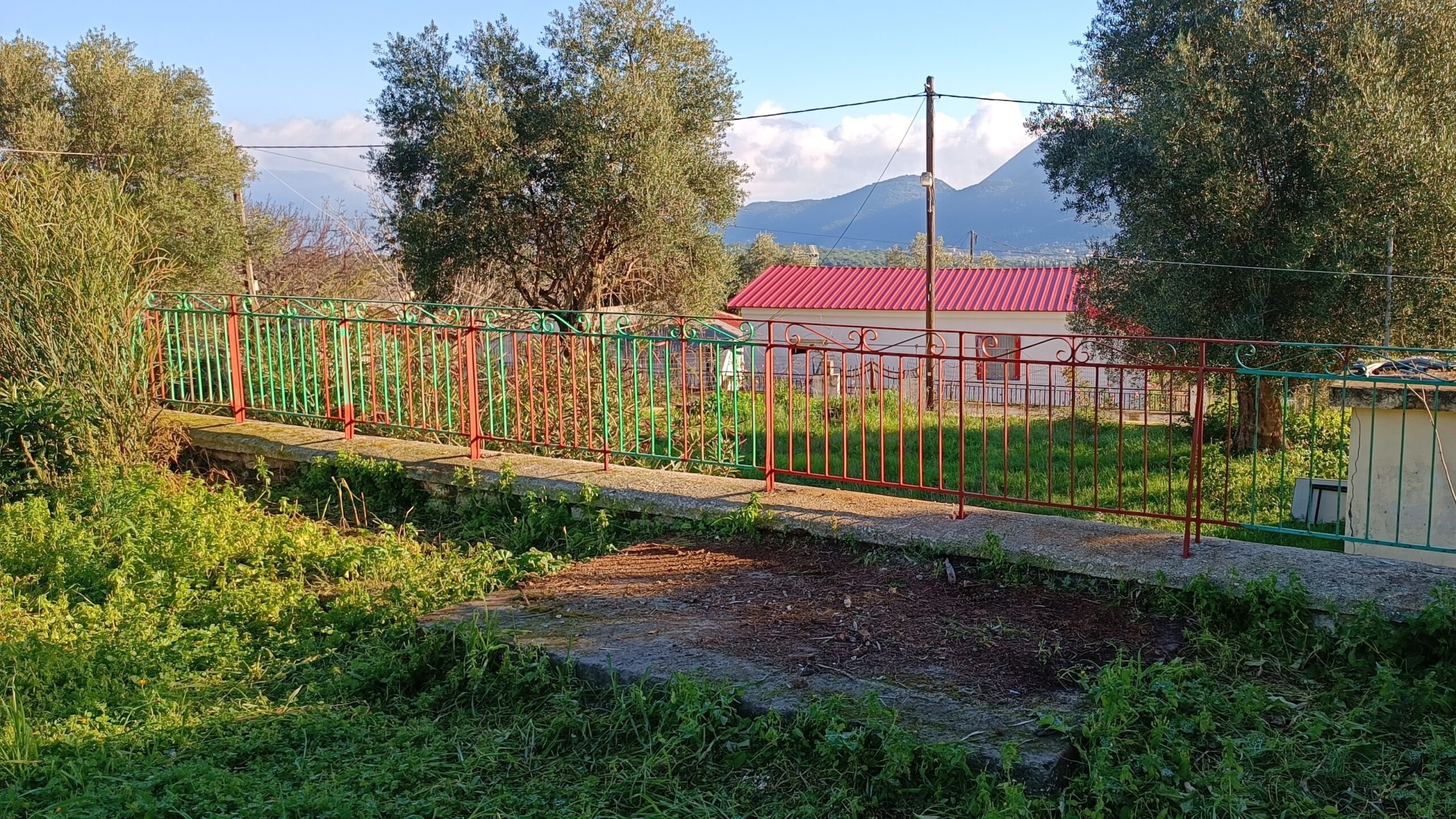 Ολοκληρώθηκε η επισκευή των κιγκλιδωμάτων στην πλατεία των Πουλάτων [εικόνες]