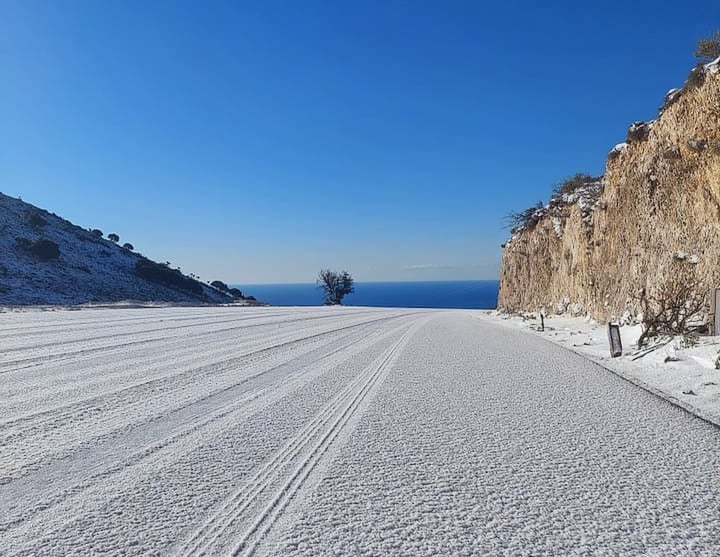 Στην «κατάψυξη» η Κεφαλονιά μετά το πέρασμα της «Ελπίδας» -Στους -4c οι ελάχιστες θερμοκρασίες -Στα «λευκά» ορεινές περιοχές του νησιού [εικόνες]