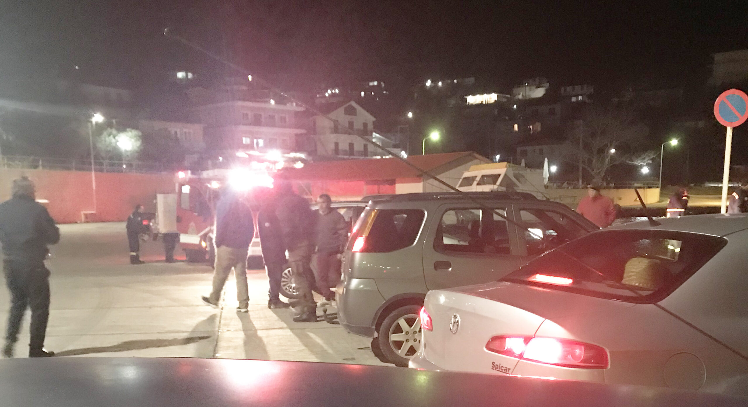 Το Λιμεναρχείο στον Πόρο ερευνά για ΙΧ που έπεσε στη θάλασσα