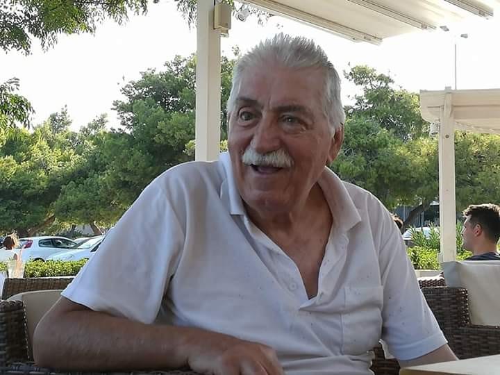 Ανέστης Βλάχος: “Κεραυνοί” για την διαθήκη του ηθοποιού – “Είναι πλαστή, αυτά δεν είναι τα γράμματά του” λέει ο γιος του