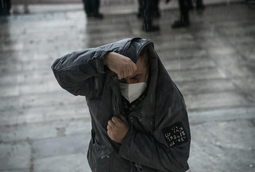 Έκτακτο δελτίο επιδείνωσης καιρού: Βροχές και καταιγίδες μέχρι την Πέμπτη