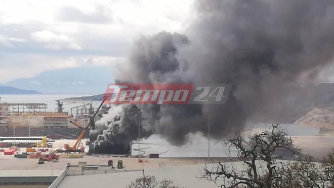 «Euroferry Olympia»: Ανοίγουν τη μπουκαπόρτα – Εκρήξεις και πυκνοί καπνοί – Καίγονται οι εσωτερικοί χώροι του πλοίου -Συγκλονιστικές εικόνες