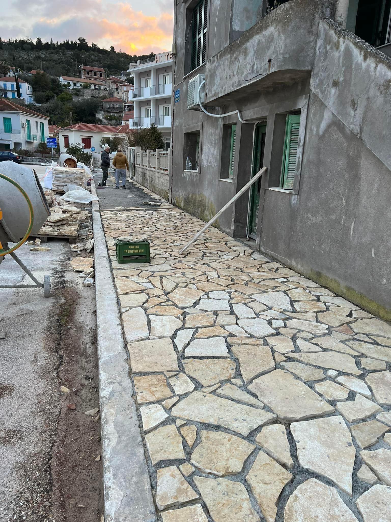Ιθάκη: Ξεκίνησε η πλακόστρωση των πεζοδρομίων