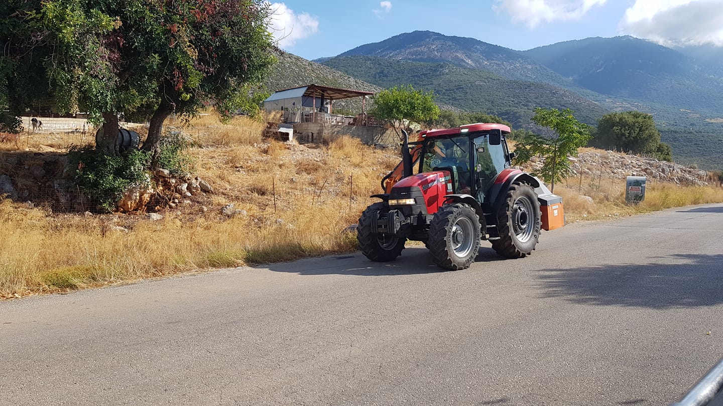 Ληξούρι: Συμβολικό κλείσιμο του δρόμου από τους αγρότες & κτηνοτρόφους [εικόνες]
