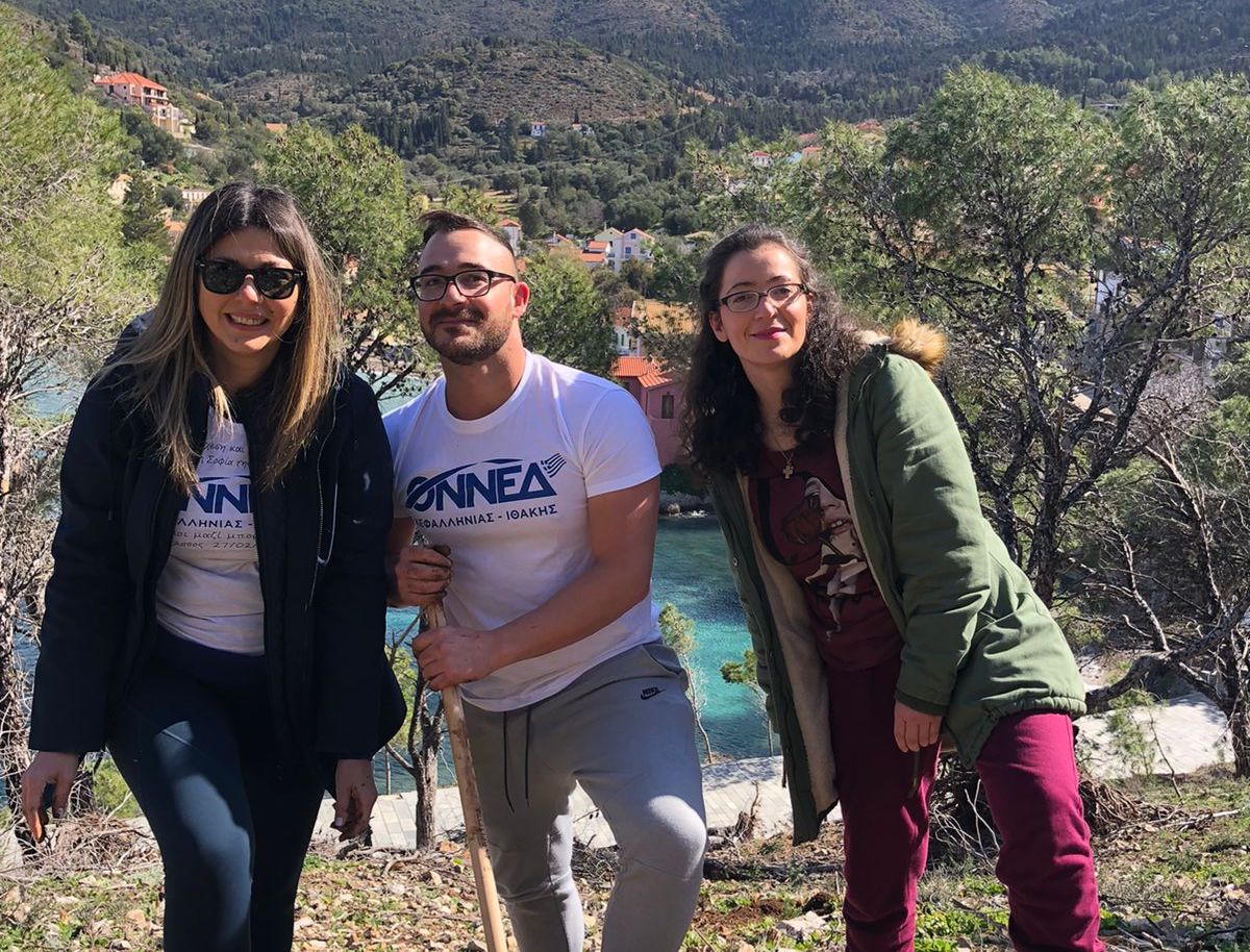 Νέα εθελοντική δράση από την ΟΝΝΕΔ Κεφαλονιάς  Μεγάλη δεντροφύτευση στην Άσσο με επικεφαλής τη Σοφία Ζαχαράκη [εικόνες +βίντεο]