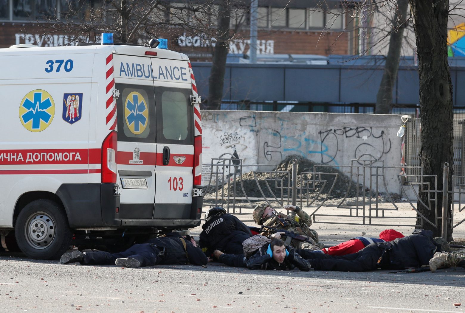 Ουκρανία: Τουλάχιστον 198 οι νεκροί, ξεπέρασαν τους 1.100 οι τραυματίες – Ηχούν και πάλι οι σειρήνες στο Κίεβο