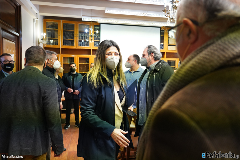 Συγκρατημένα αισιόδοξη η Σοφία Ζαχαράκη για τη φετινή τουριστική σαιζόν -Τι είπε σε σύσκεψη στην Περιφέρεια [εικόνες]