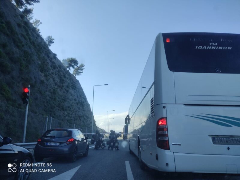 ΤΩΡΑ: Φωτιά σε φορτηγό εντός σήραγγας στην Εθνική οδό Κορίνθου Πατρών [εικόνα]