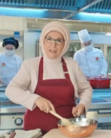 Η Εμινέ έστειλε στον Πετρετζίκη τη συνταγή του χαλβά που έφαγαν Μητσοτάκης-Ερντογάν