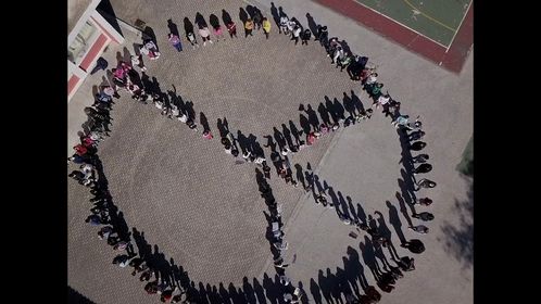 Σπουδαίο και ηχηρό αντιπολεμικό μήνυμα από το Α’ Δημοτικό Σχολείο Ληξουρίου [εικόνες +βίντεο]