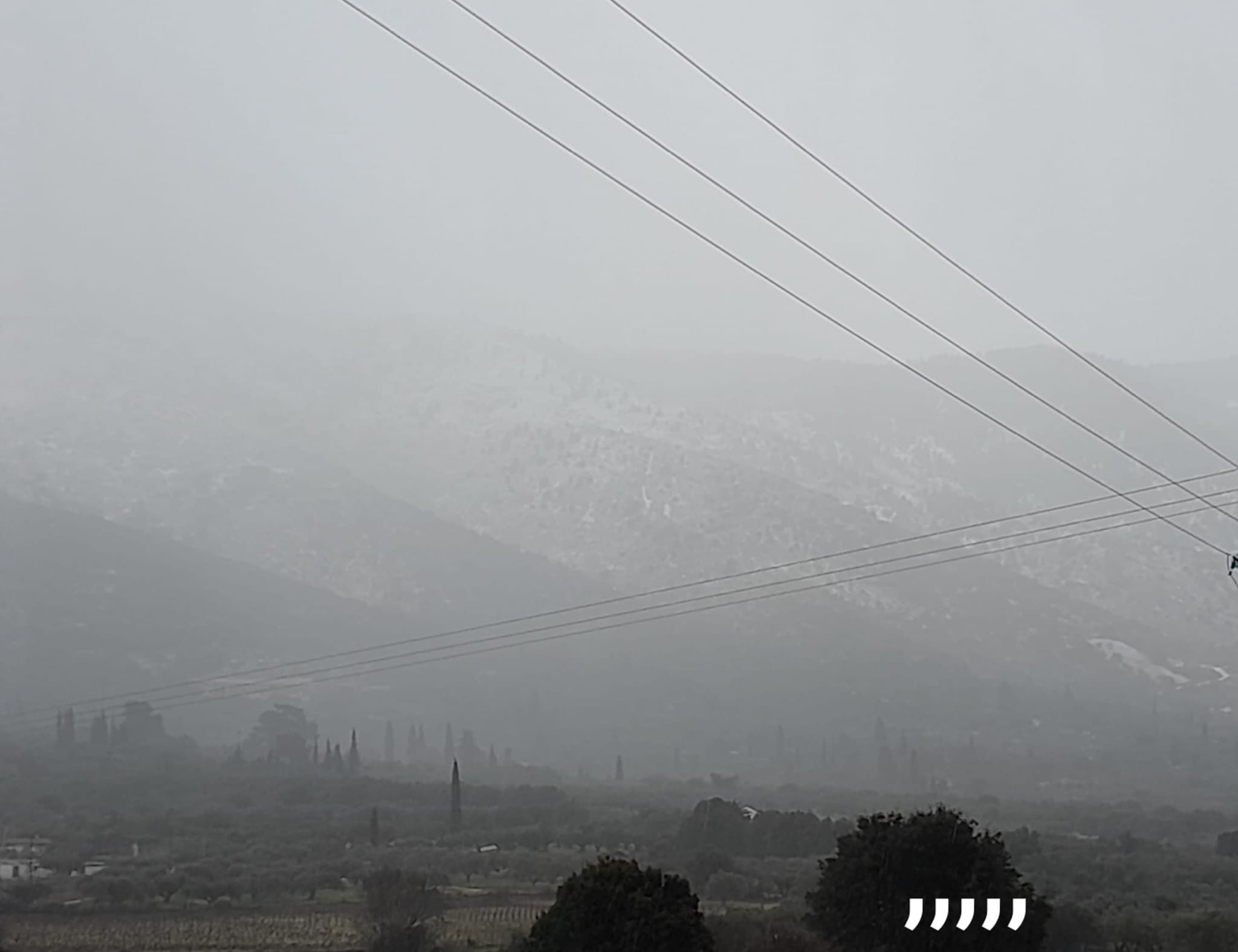 Στα λευκά ντύθηκαν πολλά χωριά της Κεφαλονιάς -Συνεχής ενημέρωση [εικόνες]